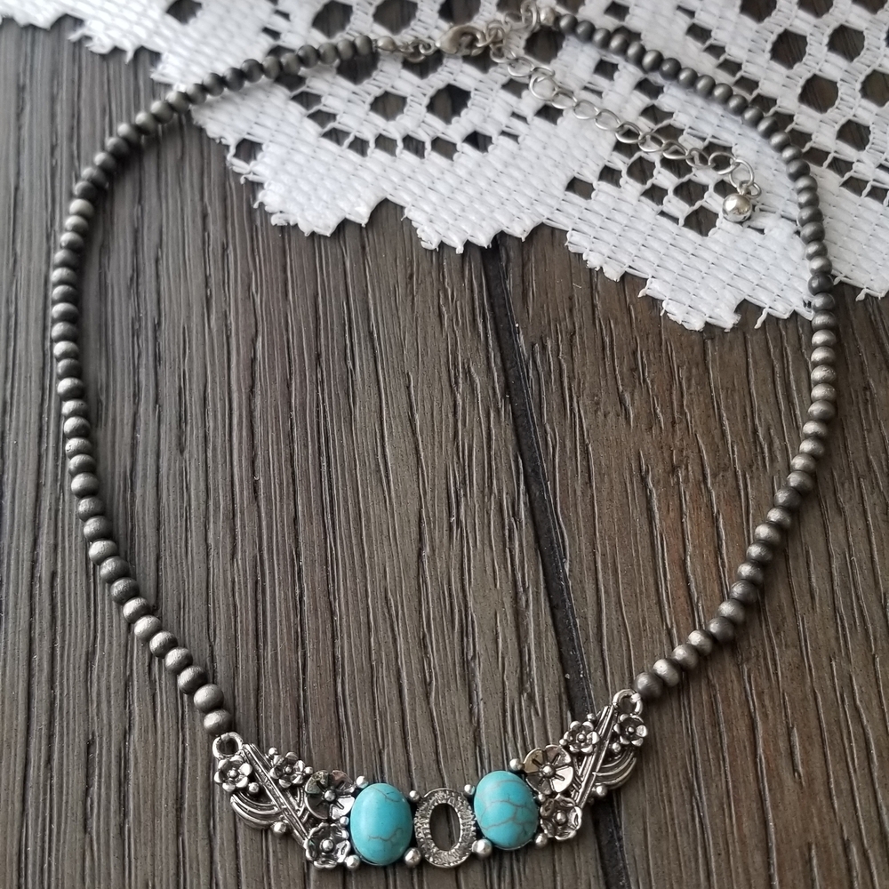 Chic Silver and Turquoise Beaded Necklace